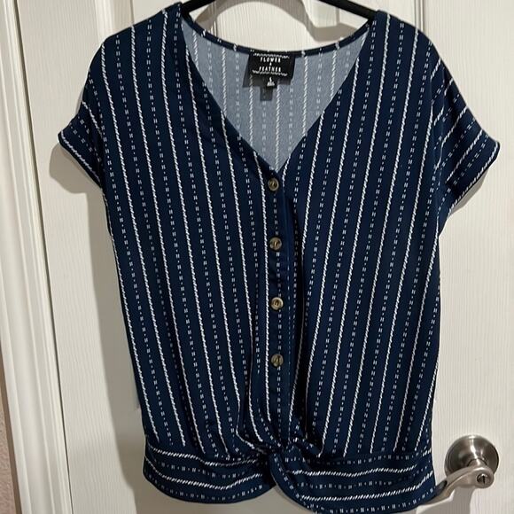 Flower & Feather Blouse Womens Small Blue White - Picture 14 of 14